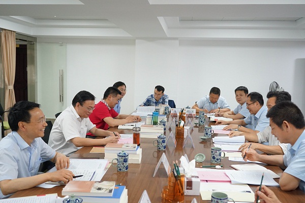 考察组一行与南宁中院及相关基层法院负责人展开座谈.jpg